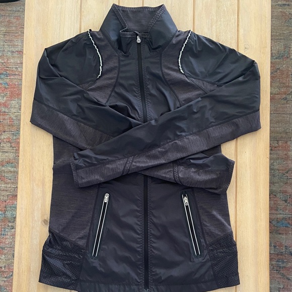 Lululemon windbreaker | EUC - Picture 1 of 6